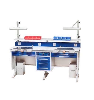 Table de travail de laboratoire dentaire avec deux sièges