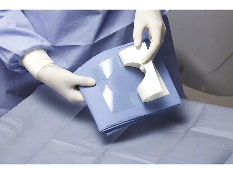 Fluid-repellent fenestrated (hole 6 x 9 cm) drape 75 x 100 cm